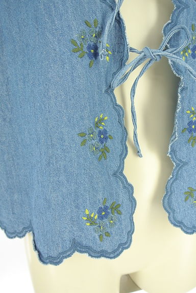 Samansa Mos2（サマンサモスモス）の古着「KAZUMI×Samansa Mos2 花柄刺しゅうデニムベスト（ベスト・ジレ）」大画像５へ