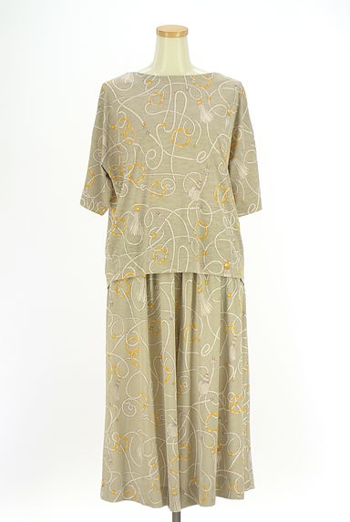 DoCLASSE（ドゥクラッセ）の古着「プリントトップス＋ミモレ丈パンツ（セットアップ（ジャケット＋パンツ））」大画像１へ