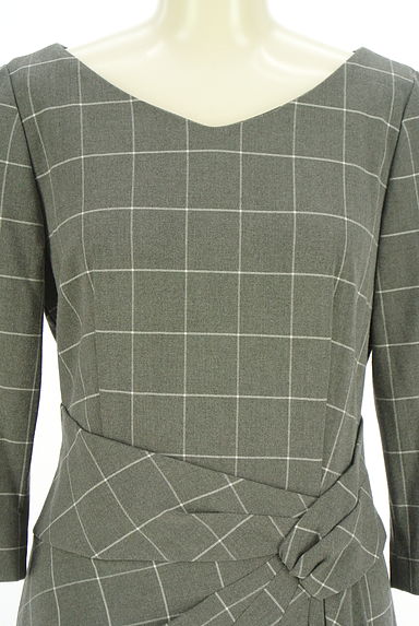 JUSGLITTY（ジャスグリッティー）の古着「チェック柄ドレープ膝丈ワンピース（ワンピース・チュニック）」大画像４へ