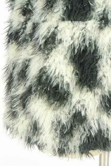 AZUL BY MOUSSY（アズールバイマウジー）の古着「アニマル柄フェイクファーベスト（ベスト・ジレ）」大画像５へ