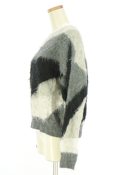AZUL BY MOUSSY（アズールバイマウジー）の古着「モノトーン配色切替シャギーニットトップス（ニット）」大画像３へ