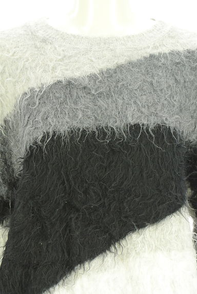 AZUL BY MOUSSY（アズールバイマウジー）の古着「モノトーン配色切替シャギーニットトップス（ニット）」大画像４へ