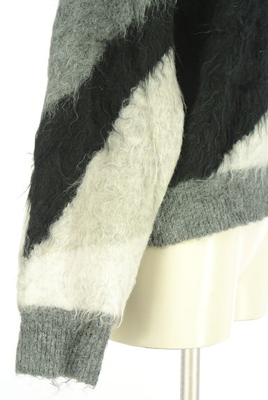 AZUL BY MOUSSY（アズールバイマウジー）の古着「モノトーン配色切替シャギーニットトップス（ニット）」大画像５へ