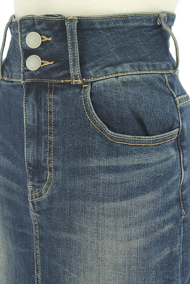 AZUL BY MOUSSY（アズールバイマウジー）の古着「スリットロングタイトデニムスカート（ロングスカート・マキシスカート）」大画像４へ