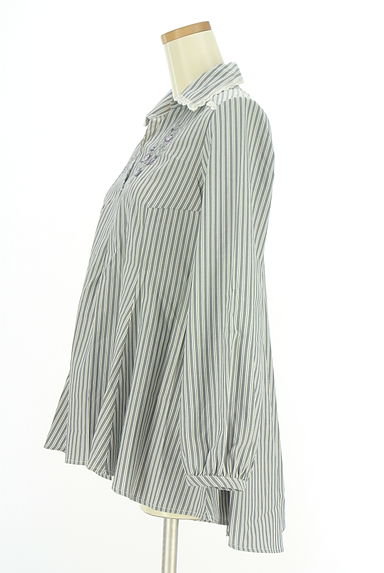 axes femme（アクシーズファム）の古着「花刺繍入りスキッパーフレアブラウス（カットソー・プルオーバー）」大画像３へ