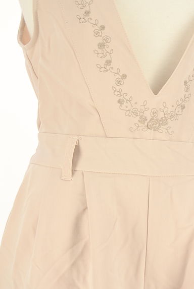 クリックで大画像表示 axes femme(アクシーズファム)の古着「花柄刺繍ミモレ丈サロペットパンツ(キャミワンピース)」大画像5へ