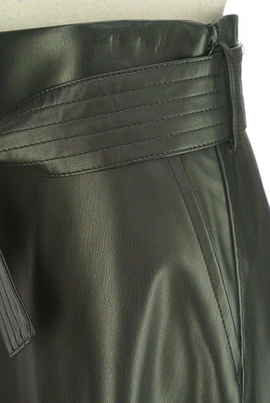 Pinky＆Dianne（ピンキー＆ダイアン）の古着「フェイクレザーロングスカート（ロングスカート・マキシスカート）」大画像４へ