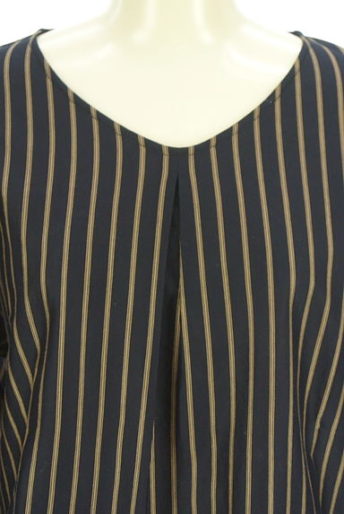 クリックで大画像表示 INDIVI(インディヴィ)の古着「ボリューム袖ストライプブラウス(カットソー・プルオーバー)」大画像4へ