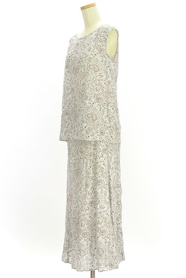 LOUNIE（ルーニィ）の古着「ペイズリー柄ノースリトップス＋スカート（セットアップ（ジャケット＋スカート））」大画像３へ