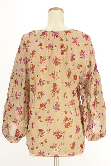 IENA（イエナ）の古着「ボリューム袖花柄ブラウス（カットソー・プルオーバー）」大画像２へ