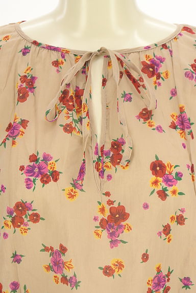 IENA（イエナ）の古着「ボリューム袖花柄ブラウス（カットソー・プルオーバー）」大画像４へ