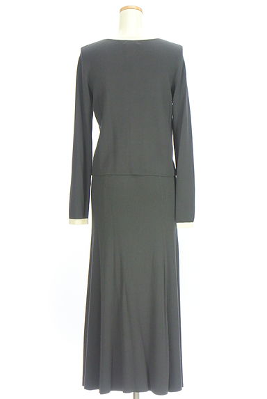 NATURAL BEAUTY BASIC（ナチュラルビューティベーシック）の古着「バイカラーカーディガン+リブロングスカート（セットアップ（ジャケット＋スカート））」大画像２へ