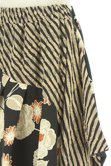 antiqua（アンティカ）の古着「斜めボーダー×花柄アシメ膝下ニットスカート（スカート）」大画像４へ