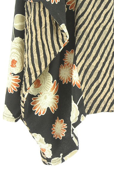 antiqua（アンティカ）の古着「斜めボーダー×花柄アシメ膝下ニットスカート（スカート）」大画像５へ