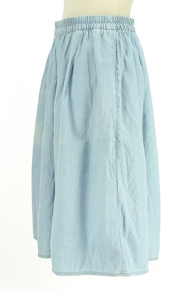 earth music&ecology（アースミュージック＆エコロジー）の古着「ミディ丈シャンブレーデニムスカート（スカート）」大画像３へ