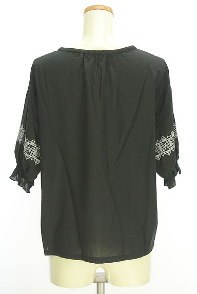 earth music&ecology（アースミュージック＆エコロジー）の古着「タッセル付きクロスステッチブラウス（カットソー・プルオーバー）」大画像２へ