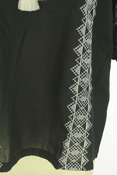 earth music&ecology（アースミュージック＆エコロジー）の古着「タッセル付きクロスステッチブラウス（カットソー・プルオーバー）」大画像５へ