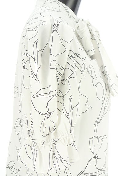 An MILLE（アンミール）の古着「半そでボウタイ花柄カットソー（カットソー・プルオーバー）」大画像５へ