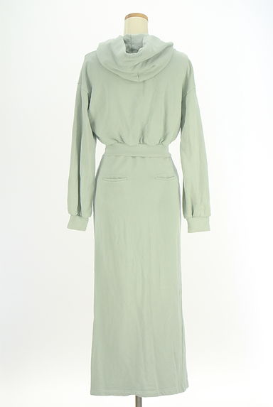 Darich（ダーリッチ）の古着「ジップパーカー+スリットロングスカート（セットアップ（ジャケット＋スカート））」大画像２へ