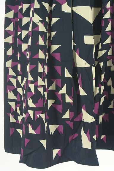 Reflect（リフレクト）の古着「幾何学模様ミディ丈フレアスカート（スカート）」大画像５へ