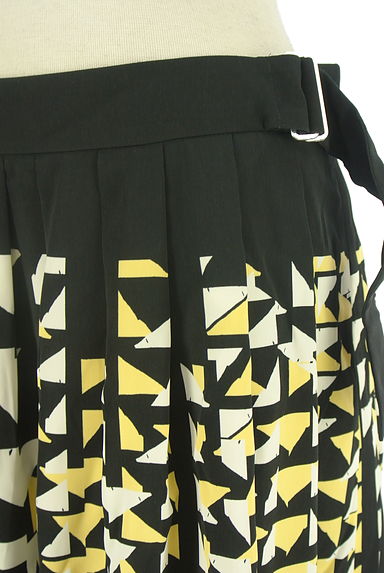 Reflect（リフレクト）の古着「幾何学模様ミディ丈タックフレアスカート（スカート）」大画像４へ