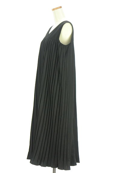 クリックで大画像表示 ADORE(アドーア)の古着「プリーツロングワンピース(ワンピース・チュニック)」大画像3へ