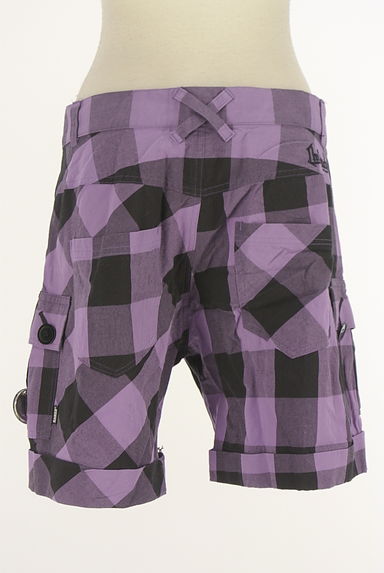 Candy Stripper（キャンディストリッパー）の古着「缶バッチ付きギンガムチェックショートパンツ（ショートパンツ・ハーフパンツ）」大画像２へ