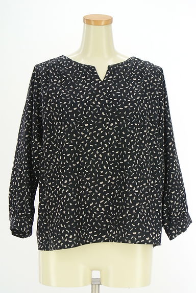 Tiaclasse（ティアクラッセ）の古着「ボリューム9分袖総柄キーネックブラウス（カットソー・プルオーバー）」大画像１へ