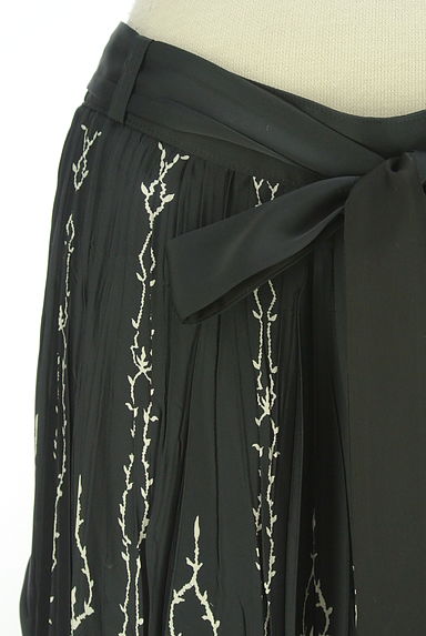 COMME CA（コムサ）の古着「ベルト付き花柄シワプリーツ膝丈スカート（スカート）」大画像４へ