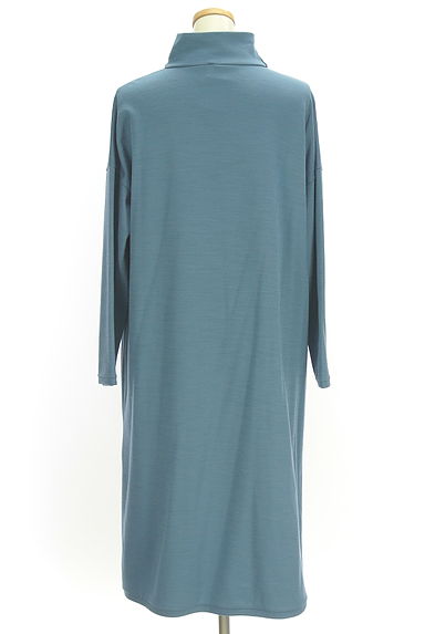 クリックで大画像表示 COMME CA(コムサ)の古着「ツイストハイネックロングワンピース(ワンピース・チュニック)」大画像2へ