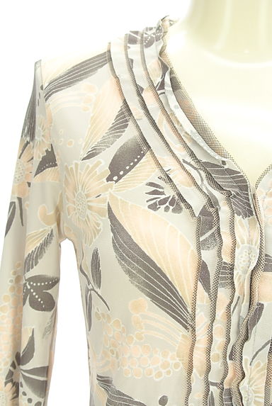 クリックで大画像表示 HIROKO KOSHINO(ヒロココシノ)の古着「チュールフリル花柄ストレッチカットソー(カットソー・プルオーバー)」大画像4へ