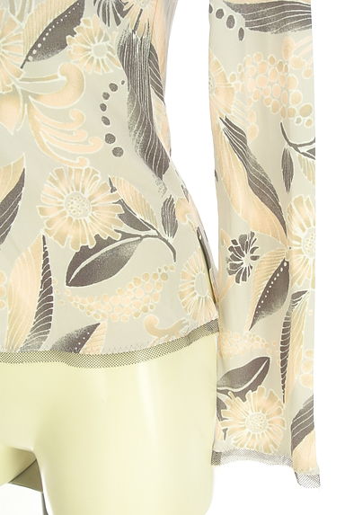 クリックで大画像表示 HIROKO KOSHINO(ヒロココシノ)の古着「チュールフリル花柄ストレッチカットソー(カットソー・プルオーバー)」大画像5へ