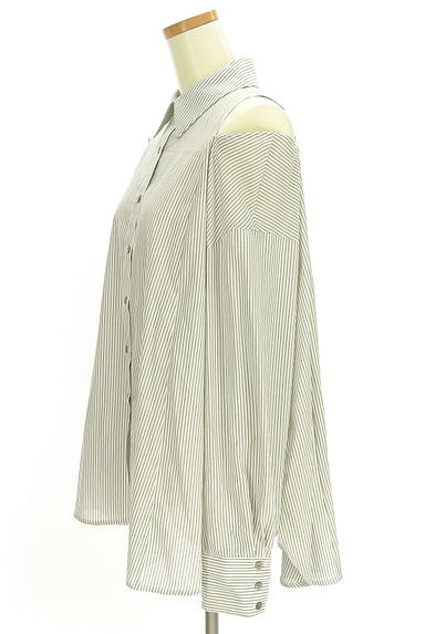 SLY（スライ）の古着「オープンショルダーミドル丈フレアシャツ（カジュアルシャツ）」大画像３へ