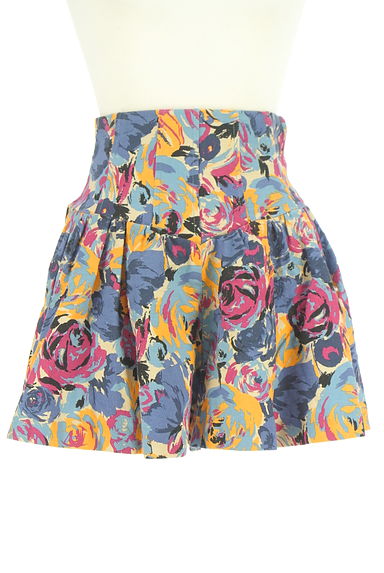 Lily Brown（リリーブラウン）の古着「ハイウエストタックフレアショートパンツ（ショートパンツ・ハーフパンツ）」大画像１へ