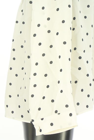 TOMORROWLAND（トゥモローランド）の古着「BALLSEY ギャザーフレアドットブラウス（ブラウス）」大画像５へ