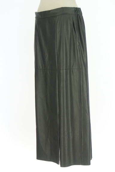 INDIVI（インディヴィ）の古着「エコレザースリットミモレスカート（ロングスカート・マキシスカート）」大画像３へ