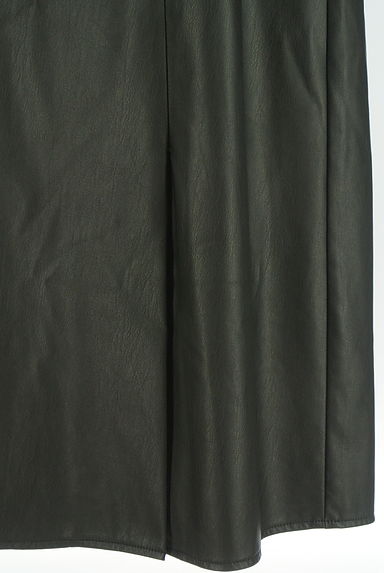 INDIVI（インディヴィ）の古着「エコレザースリットミモレスカート（ロングスカート・マキシスカート）」大画像５へ