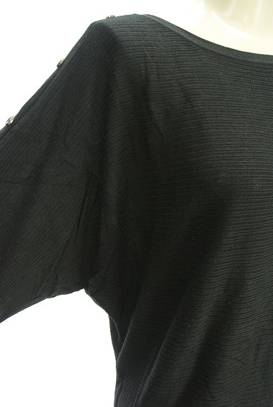 INDIVI（インディヴィ）の古着「ボタン付きドルマンニットトップス（ニット）」大画像４へ