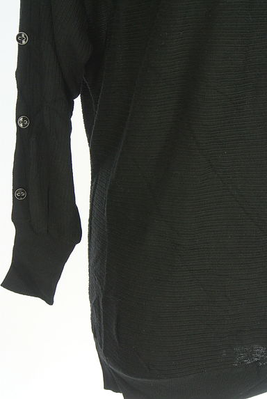 INDIVI（インディヴィ）の古着「ボタン付きドルマンニットトップス（ニット）」大画像５へ