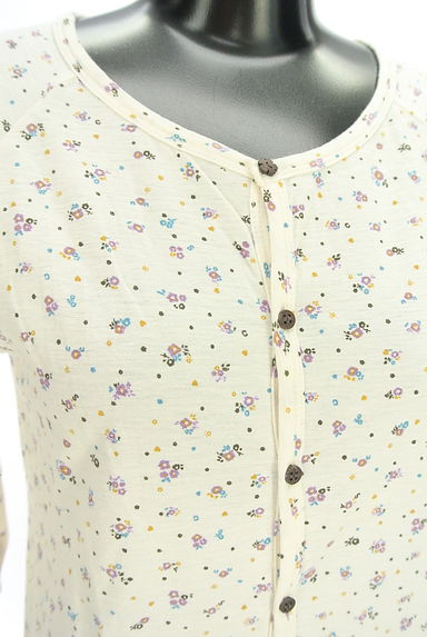 クリックで大画像表示 CUBE SUGAR(キューブシュガー)の古着「7分袖小花柄カーディガン(カットソー・プルオーバー)」大画像4へ