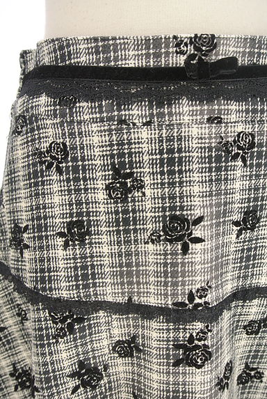 クリックで大画像表示 axes femme(アクシーズファム)の古着「チェック×フロッキーバラ柄ミニスカート(ミニスカート)」大画像4へ