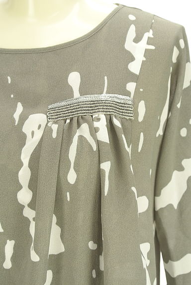 HIROKO KOSHINO（ヒロココシノ）の古着「総柄シフォンカットソー（カットソー・プルオーバー）」大画像４へ