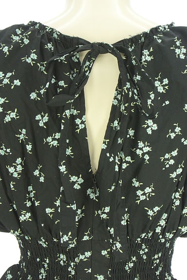 クリックで大画像表示 MOUSSY(マウジー)の古着「小花柄ペプラムブラウス(カットソー・プルオーバー)」大画像4へ