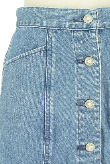 MOUSSY（マウジー）の古着「フロントボタンミモレ丈タイトデニムスカート（ロングスカート・マキシスカート）」大画像４へ