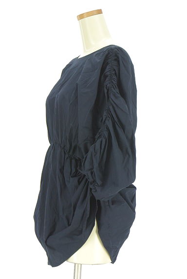 MOUSSY（マウジー）の古着「背中Vネックギャザーカットソー（カットソー・プルオーバー）」大画像３へ