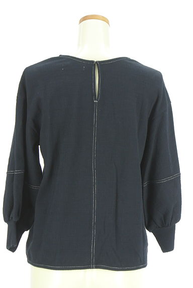 ROSE BUD（ローズバッド）の古着「ステッチ入りボリュームスリーブカットソー（カットソー・プルオーバー）」大画像２へ