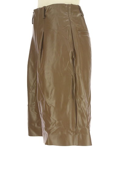 emmi atelier（エミ アトリエ）の古着「フェイクレザーハーフパンツ（ショートパンツ・ハーフパンツ）」大画像３へ