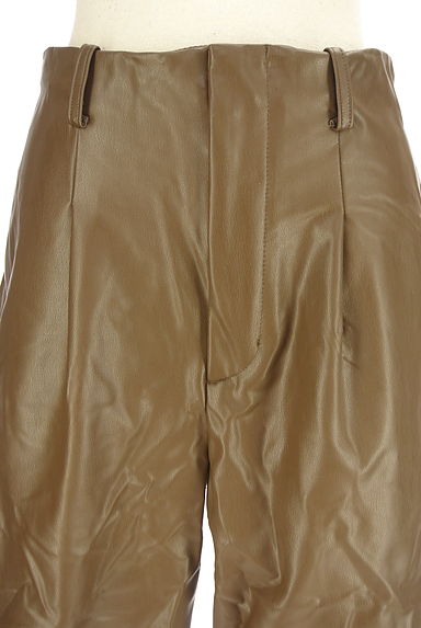 emmi atelier（エミ アトリエ）の古着「フェイクレザーハーフパンツ（ショートパンツ・ハーフパンツ）」大画像４へ