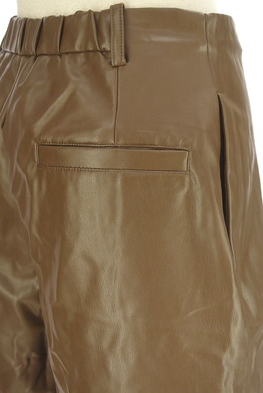 emmi atelier（エミ アトリエ）の古着「フェイクレザーハーフパンツ（ショートパンツ・ハーフパンツ）」大画像５へ