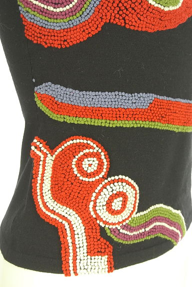 クリックで大画像表示 Sybilla(シビラ)の古着「カラフル刺繍模様ノースリニットトップス(ニット)」大画像5へ